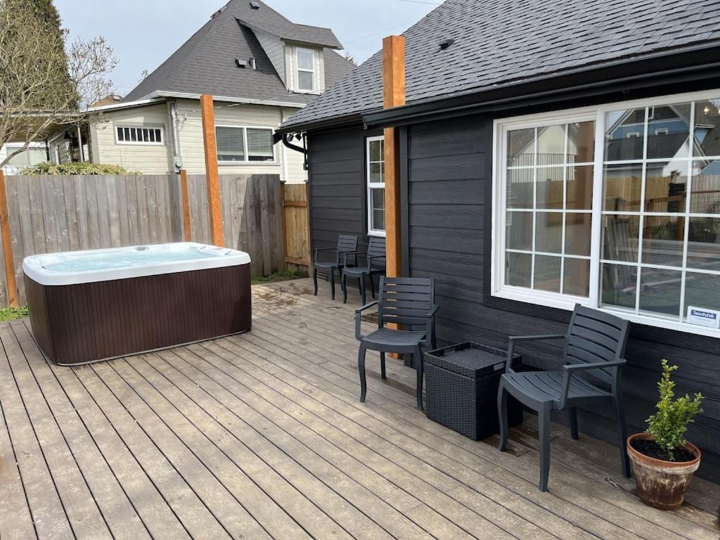 Modern 2 Bedroom Farmhouse Cottage With Hot Tub In Snohomish Exterior photo