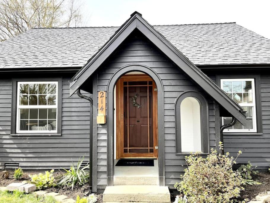 Modern 2 Bedroom Farmhouse Cottage With Hot Tub In Snohomish Exterior photo